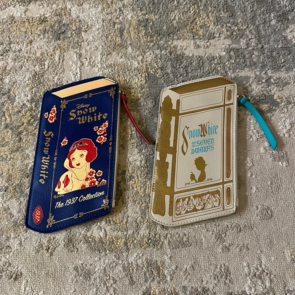 Snow White and The Seven Dwarf zippered pouch